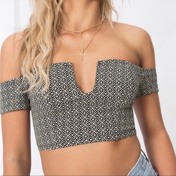 NEW FP FREE PEOPLE Black White Print Off Shoulder Plunge Neck Crop Top Shirt M - Picture 1 of 9